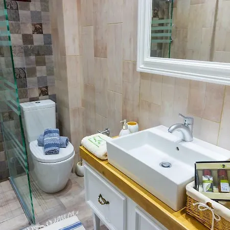 亚历山大豪华套房酒店