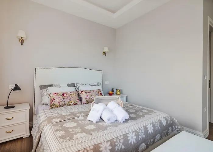 Great Alexander * Sarandë